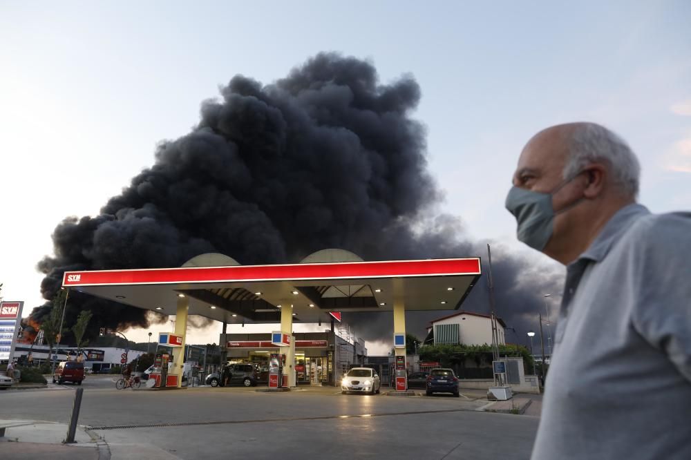 Incendi en una empresa de Sarrià de Ter