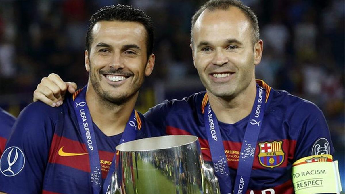 Pedro e Iniesta ya no son compañeros de club pero siguen siendo buenos amigos