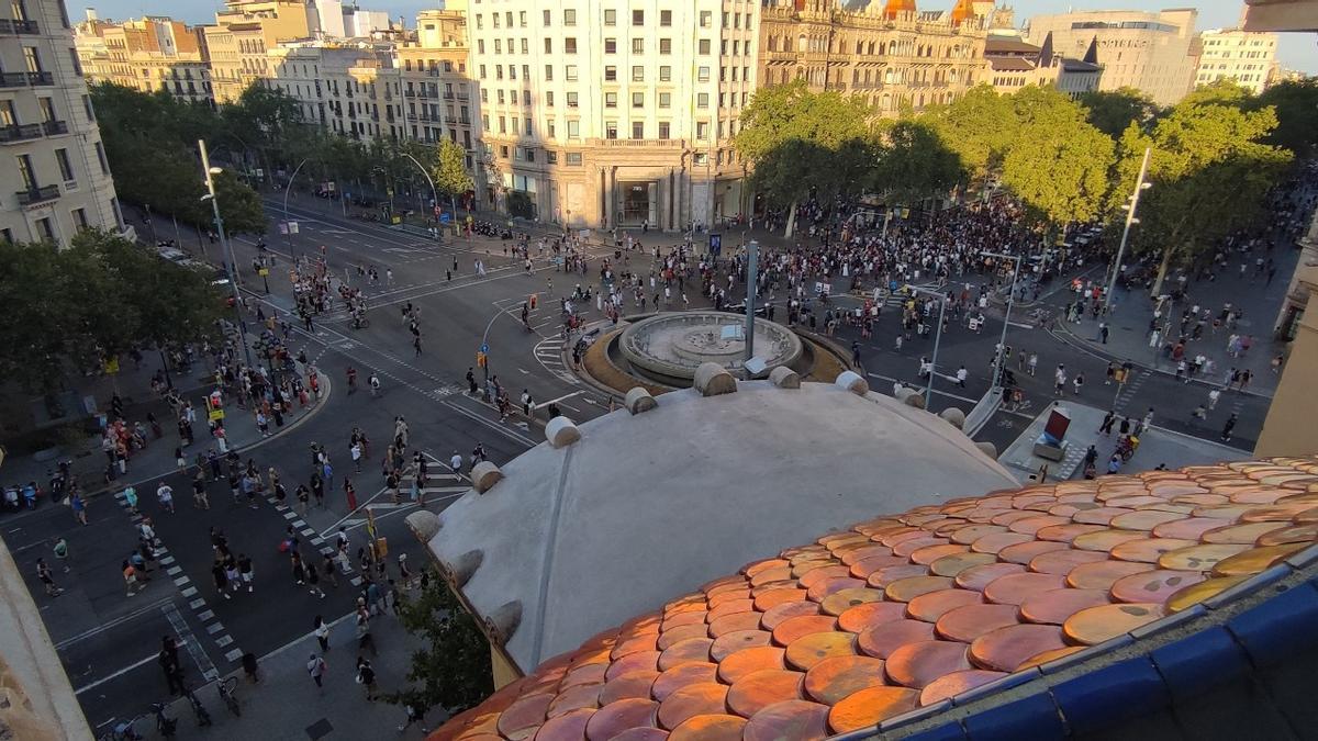 La inaccesible vista del paseo de Gràcia, desde la terraza del Comedia.