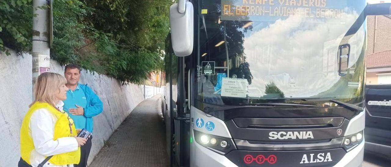 El autobús del transporte alternativo, en Pola de Laviana.