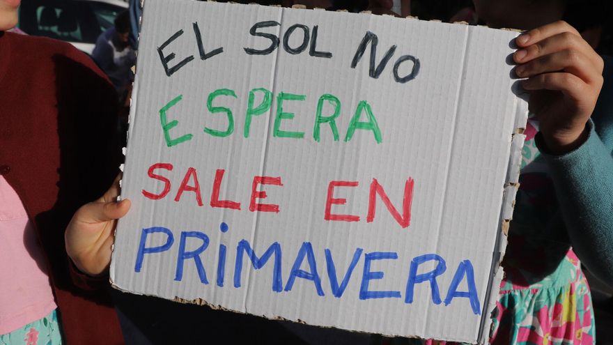 Hacemos Córdoba vuelve a exigir la instalación de los toldos prometidos en los colegios