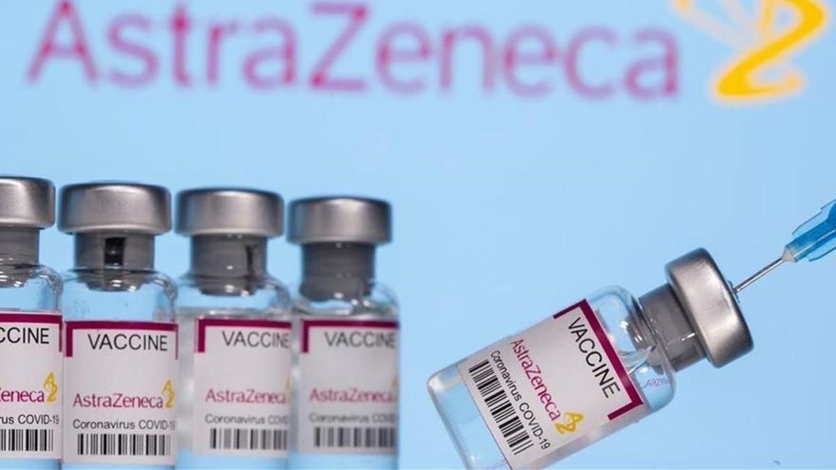 Así se producen y así se detectan los efectos adversos de la vacuna de AstraZeneca