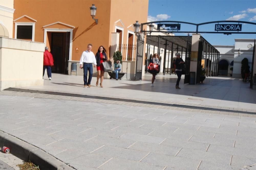 Entrega de dorsales de la Carrera de la Mujer