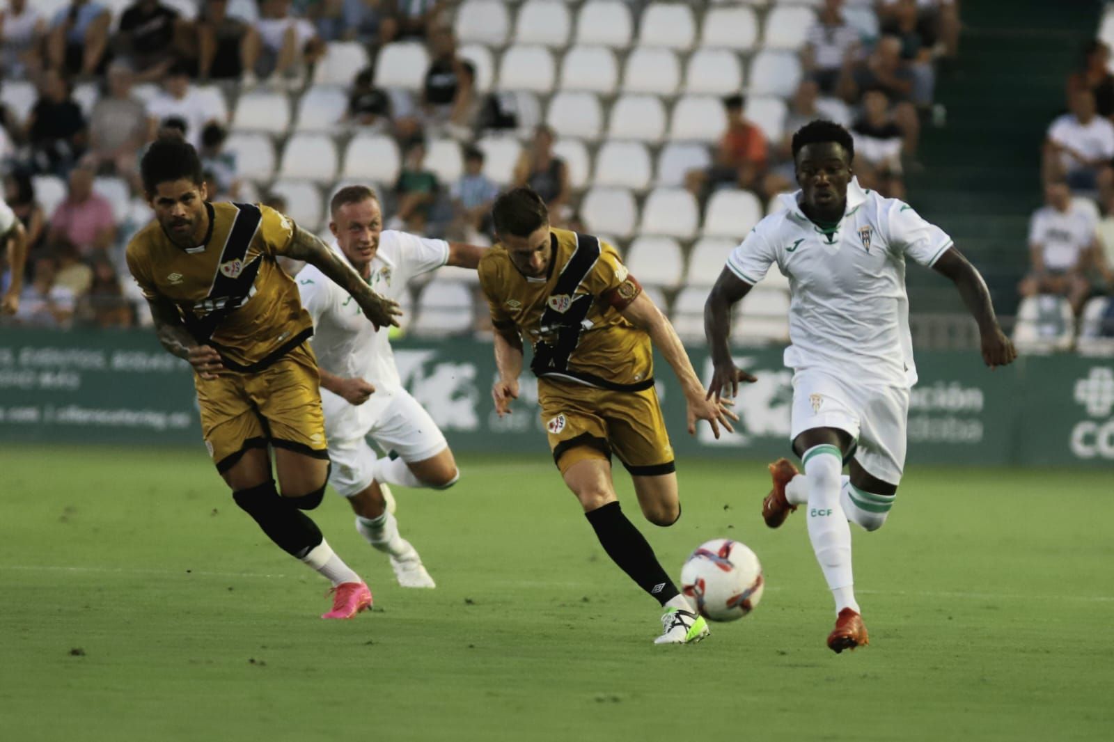 El Córdoba de Segunda se presenta ante su afición