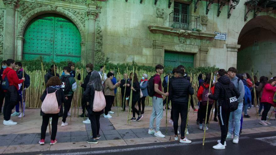 Los primeros peregrinos ya están en la concatedral, a la espera que se inicie la romería