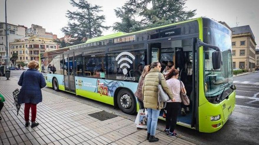 El billete de autobús urbano en Badajoz no se podrá pagar en metálico