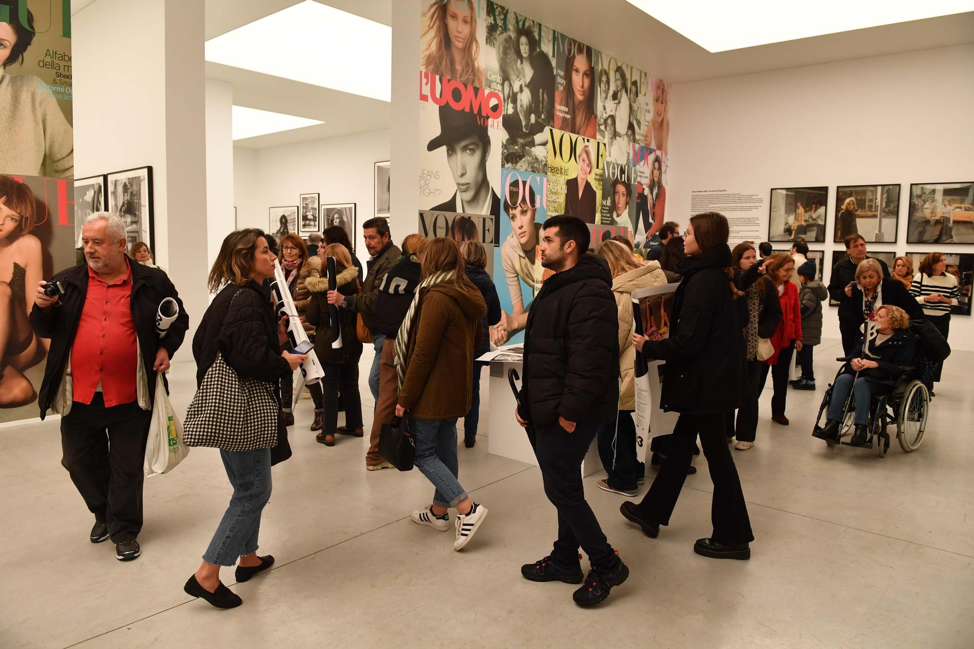 Éxito de público en el primer día de la exposición de Meisel en el puerto de A Coruña