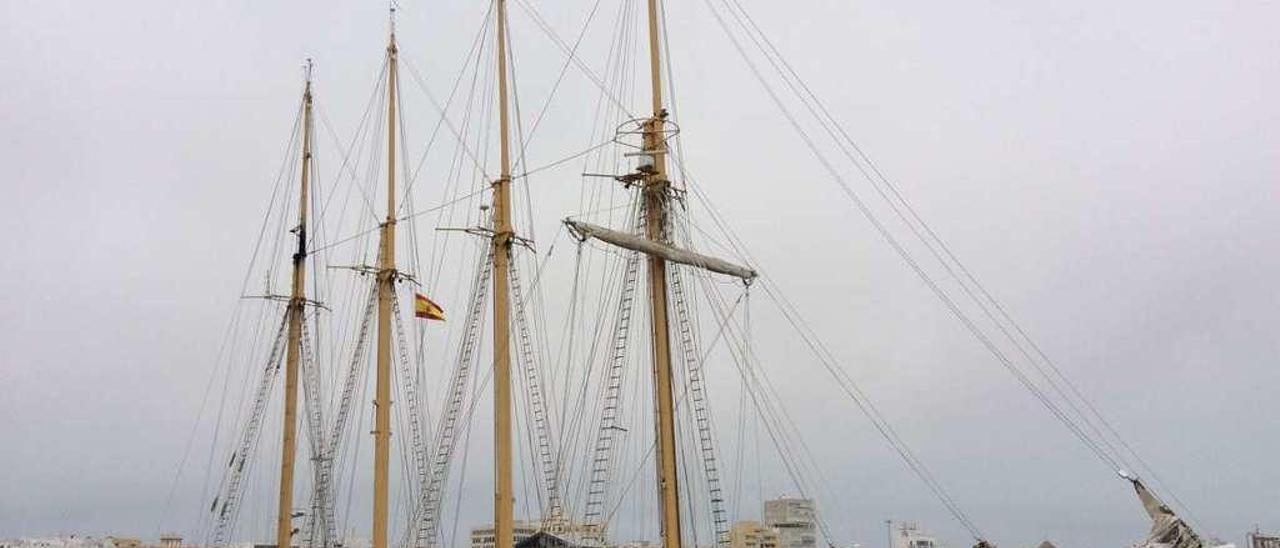 El buque &quot;Creoula&quot;, el pasado sábado, en el puerto de Cádiz.