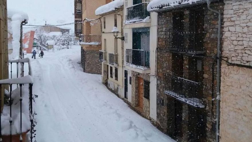 Un metro de nieve y agua &#039;a mares&#039; en Castellón