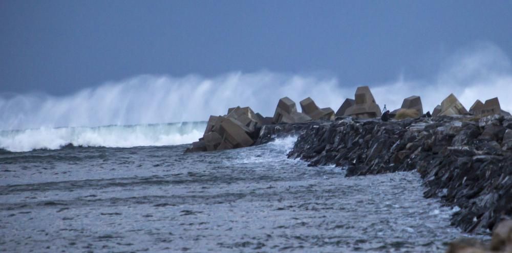 Temporal de viento y oleaje en Asturias