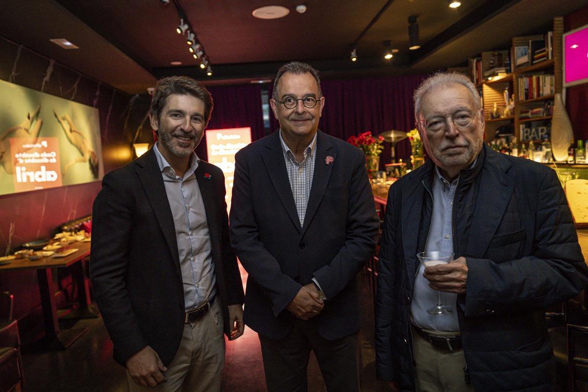 240423EPC_Sin autor_Sergi Guillot, director general Prensa Iberica, Albert S�ez, director del Periodico i Joan T�pia,.jpg