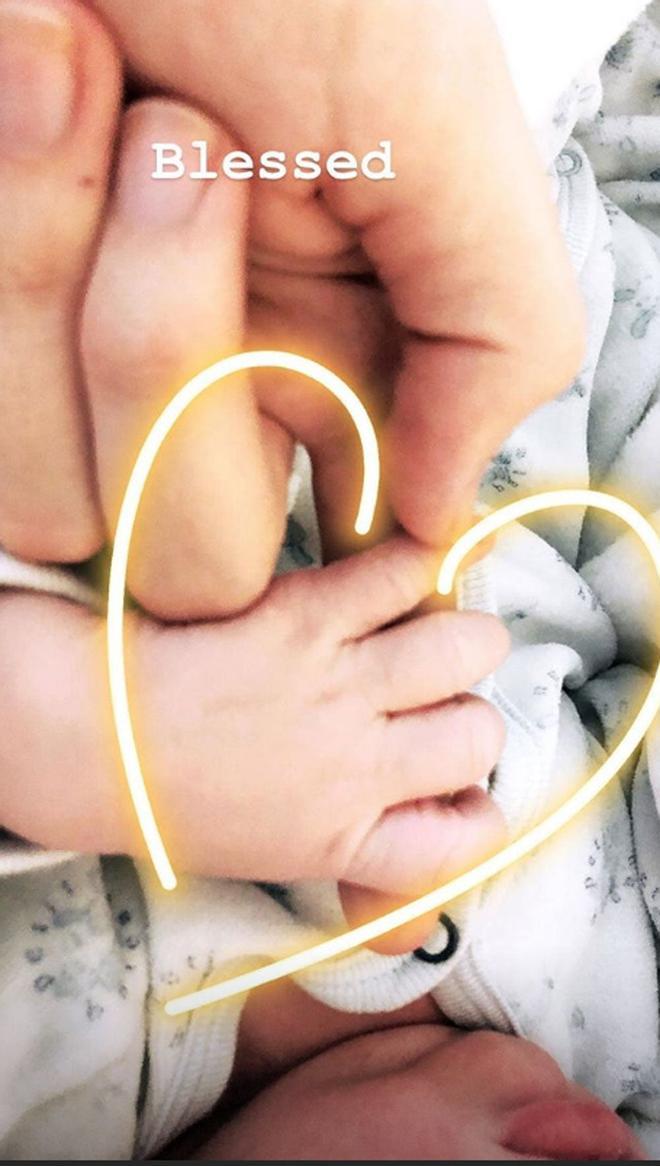 Candice Swanepoel, está bendecida con su nuevo niño