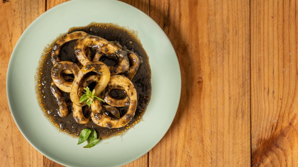 Calamares encebollados: la receta de la abuela definitiva