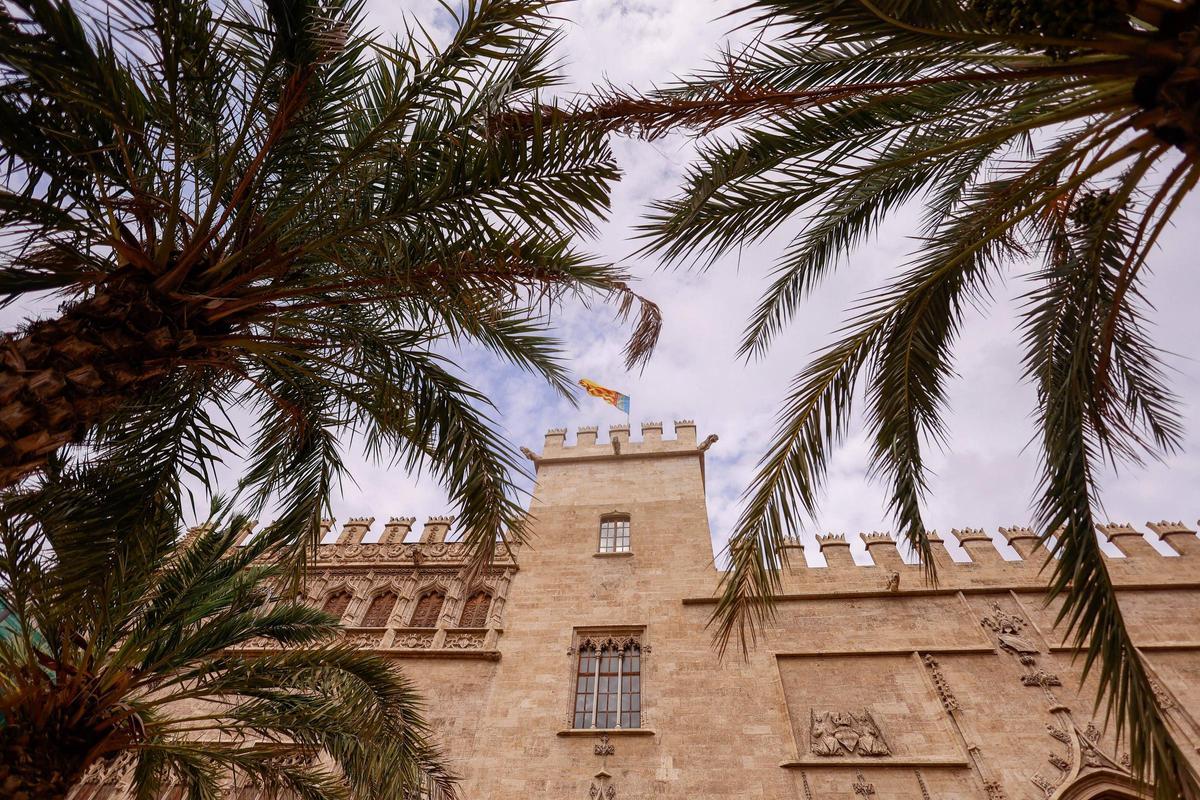 Los 'clásico' como la Lonja siguen atrayendo a los turistas que visitan València