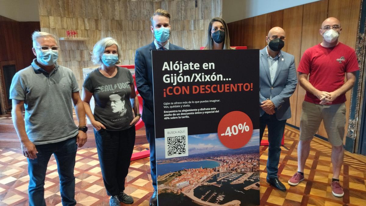 Asistentes a la presentación de la campaña, en la Casa Paquet.