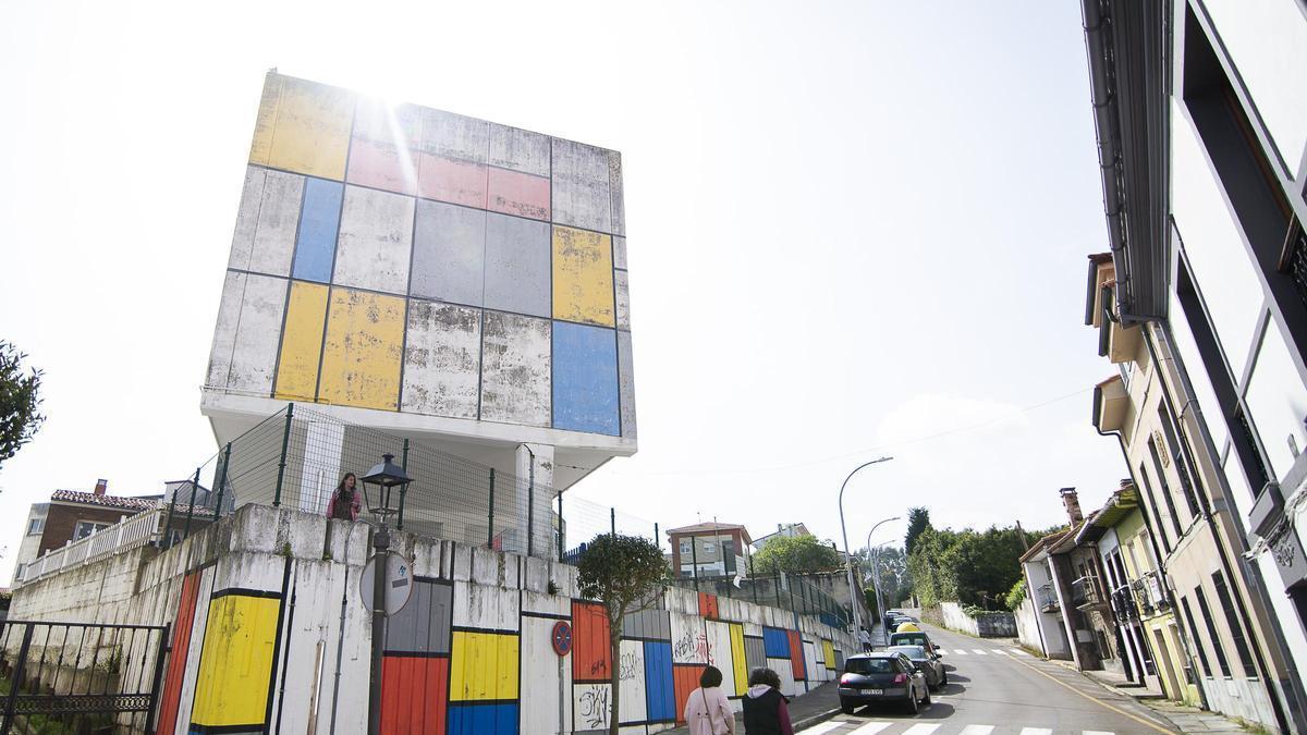 Fachada del colegio La Canal de Luanco.