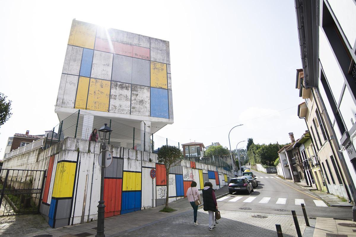 Fachada del colegio La Canal de Luanco.