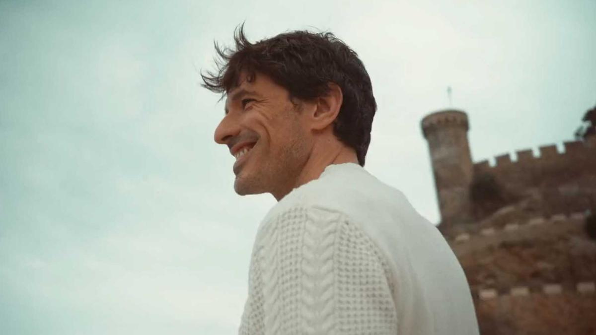 Andrés Velencoso, a Tossa de Mar, en l'anunci turístic.