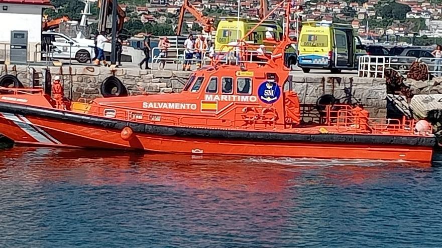 Rescatados cuatro adolescentes tras una explosión en el motor de su barco en Moaña