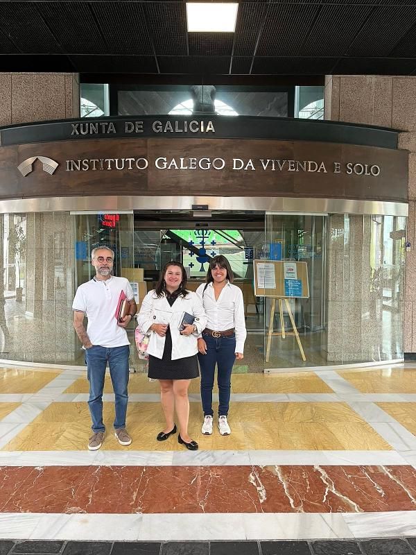Antón Iglesias, la alcaldesa Araceli Gestido y la edil de Obras, Iria Malvido, en el IGVS | // SANTOS ÁLVAREZ