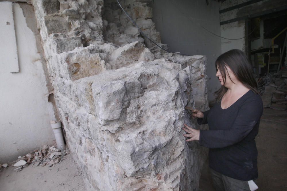 Troballa històrica del mur de l'Areny al carrer Argenteria