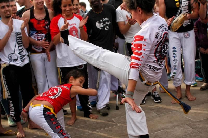 Una roda es una lucha amistosa. Es la forma más habitual de practicar capoeira.