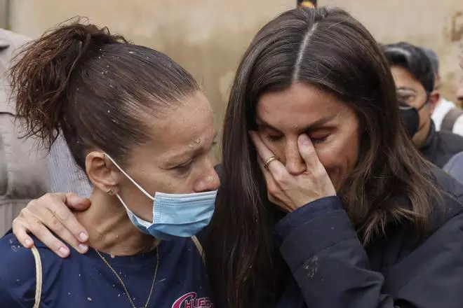 EN IMÁGENES: Las lágrimas de Letizia en su visita a Paiporta