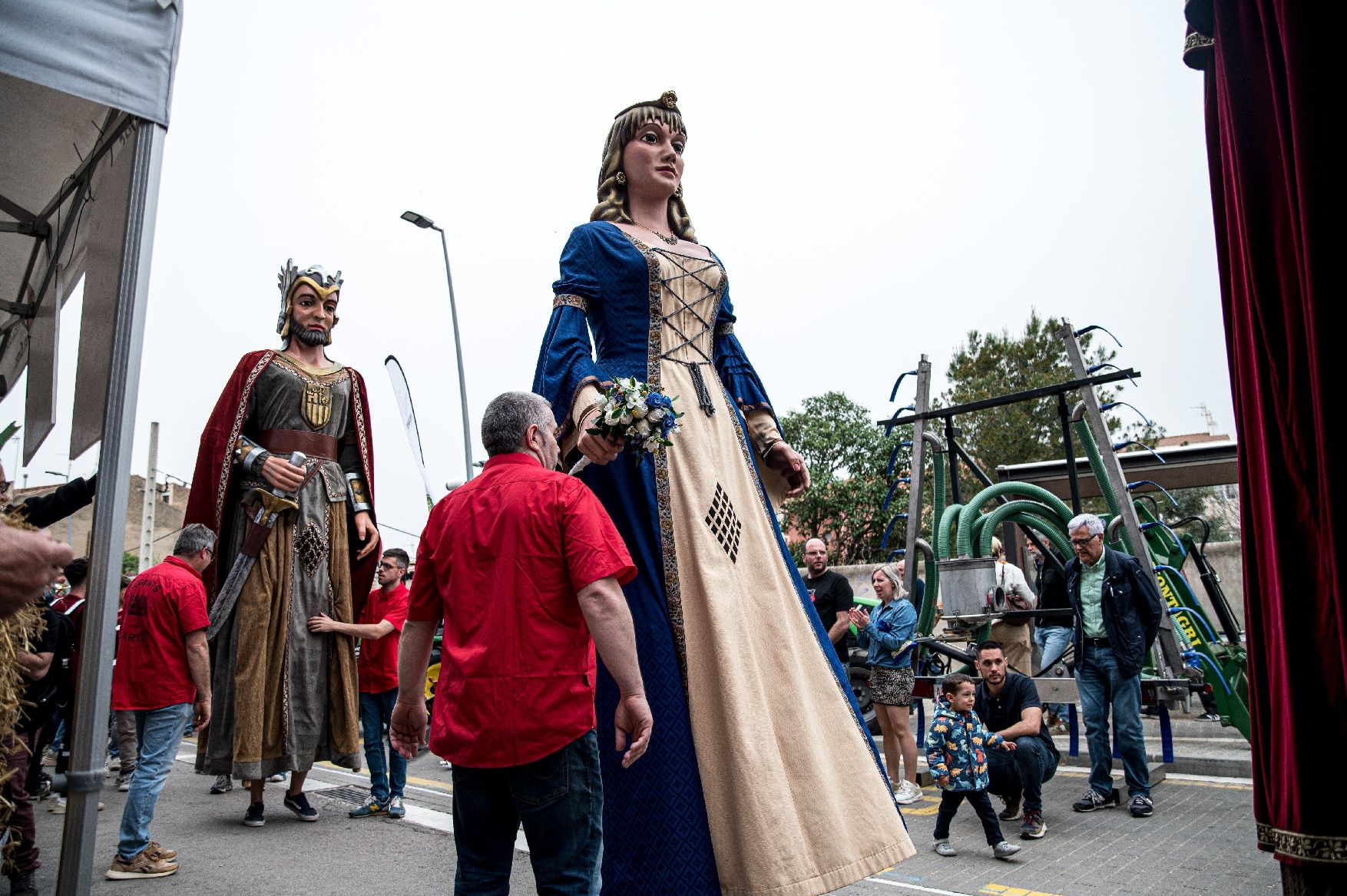 La 63e Fira d'Artés omple el poble de gent, cotxes i tractors