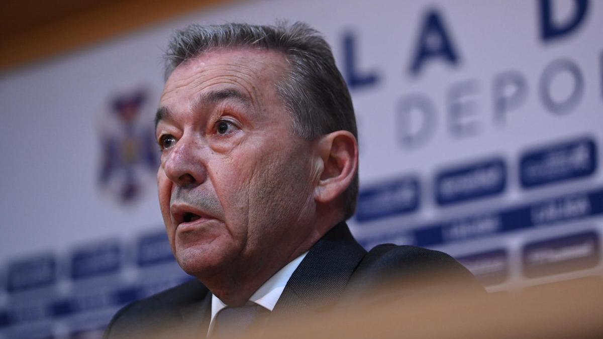 Paulino Rivero anuncia su salida del CD Tenerife