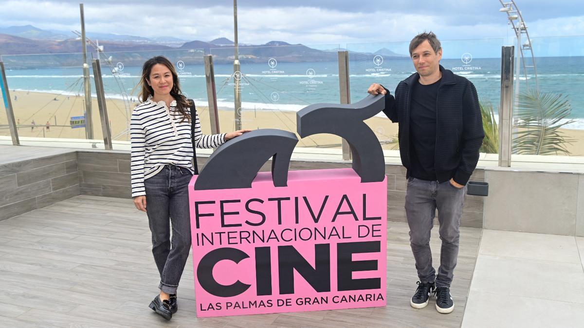 El cineasta Sean Baker y Samantha Quan en el Hotel Cristina, presentando el 21º Festival Internacional de Cine de Las Palmas de Gran Canaria.