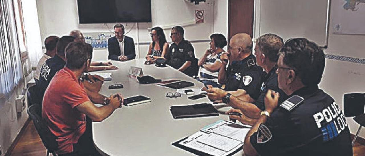 Hila visitÃ³ ayer Sant Ferran y el cuartel de Bomberos.