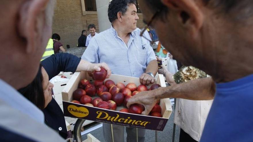 El Gobierno estudia ampliar el cupo de fruta para zumo