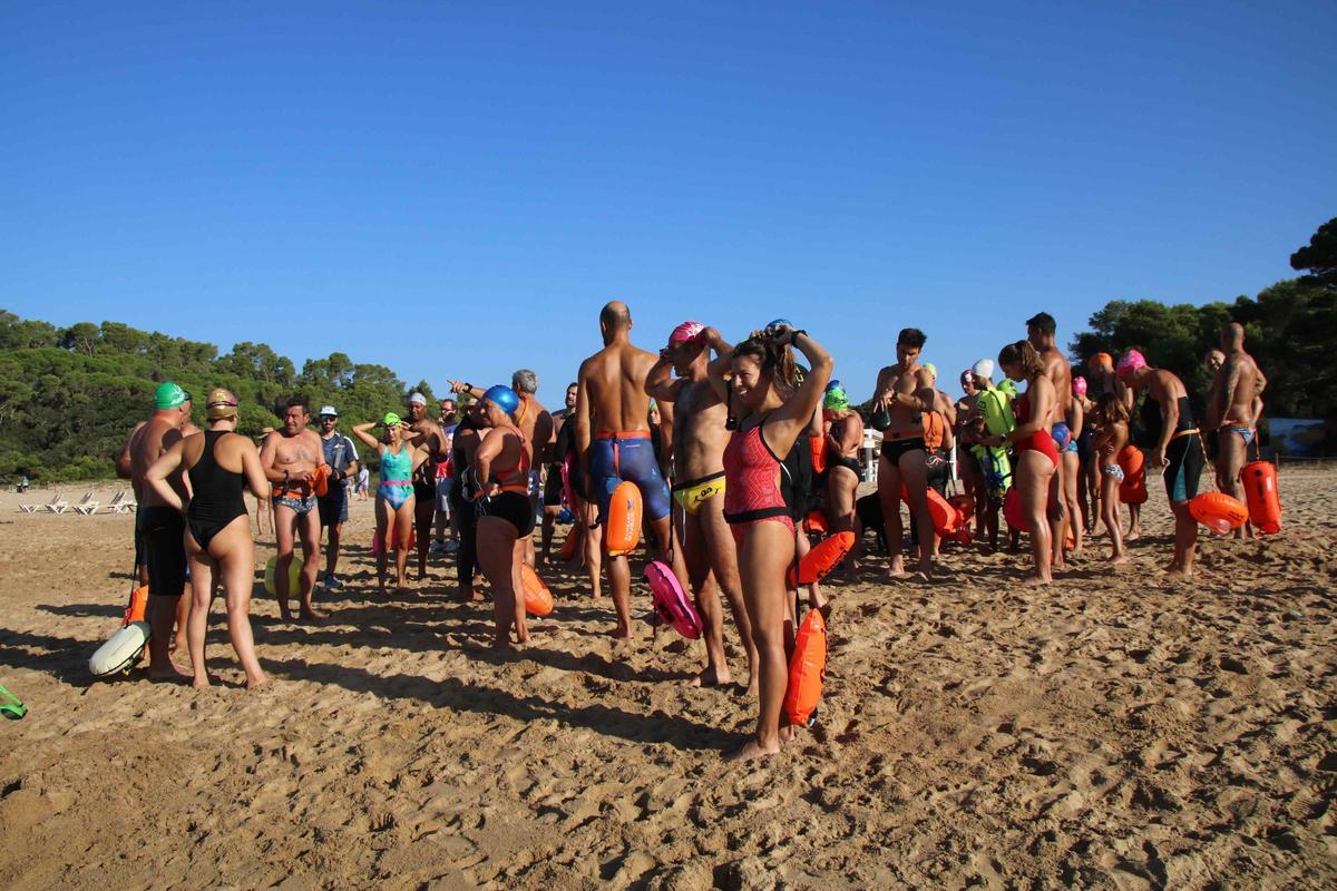 Les imatges de la nedada per reclamar més protecció pels nedadors de la Costa Brava Les imatges de la nedada per reclamar més protecció pels nedadors de la Costa Brava
