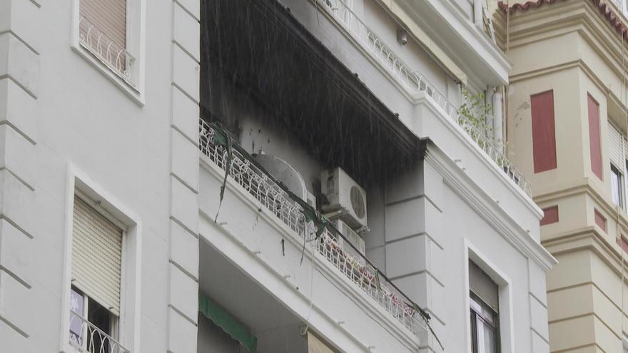 Fallece un hombre en un incendio en la calle Salamanca de València