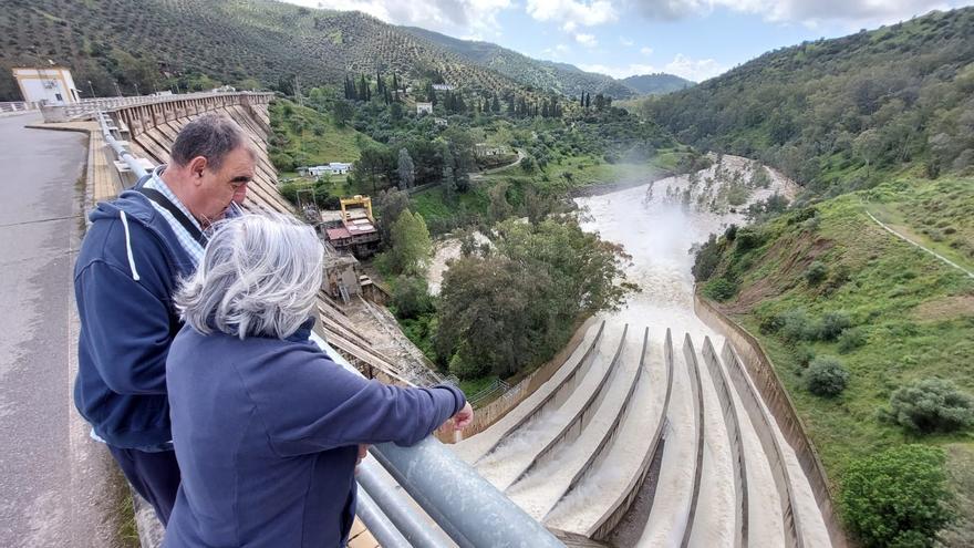 El Guadalmellato empieza a desembalsar agua después de las lluvias de Semana Santa en Córdoba