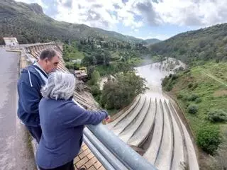 El Guadalmellato empieza a desembalsar agua después de las lluvias de Semana Santa en Córdoba