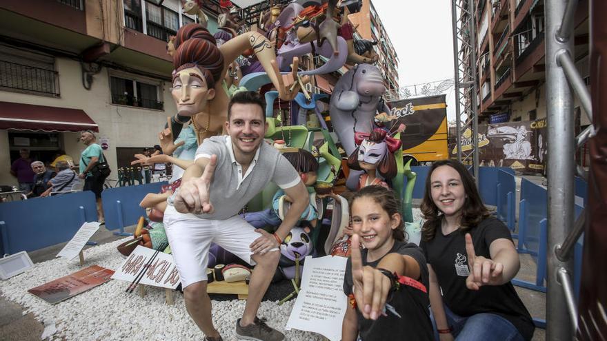 La Hoguera Florida Portazgo celebra el primer premio infantil en Categoría Especial.