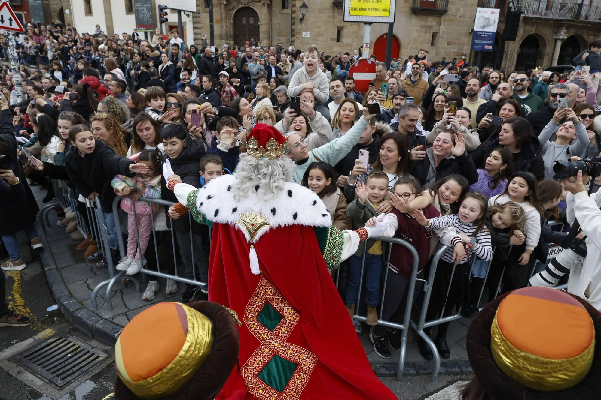 En imágenes: Los Reyes Magos desembarcan en Gijón