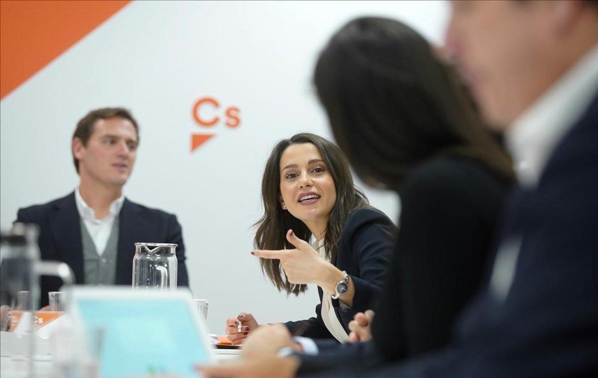 Albert Rivera e Inés Arrimadas en el comité permanente de Ciudadanos. Albert Rivera e Inés Arrimadas en el comité permanente de Ciudadanos.