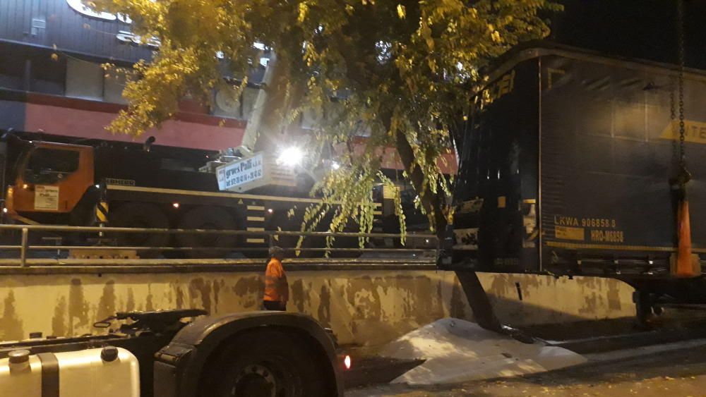 Camió accidentat a Girona