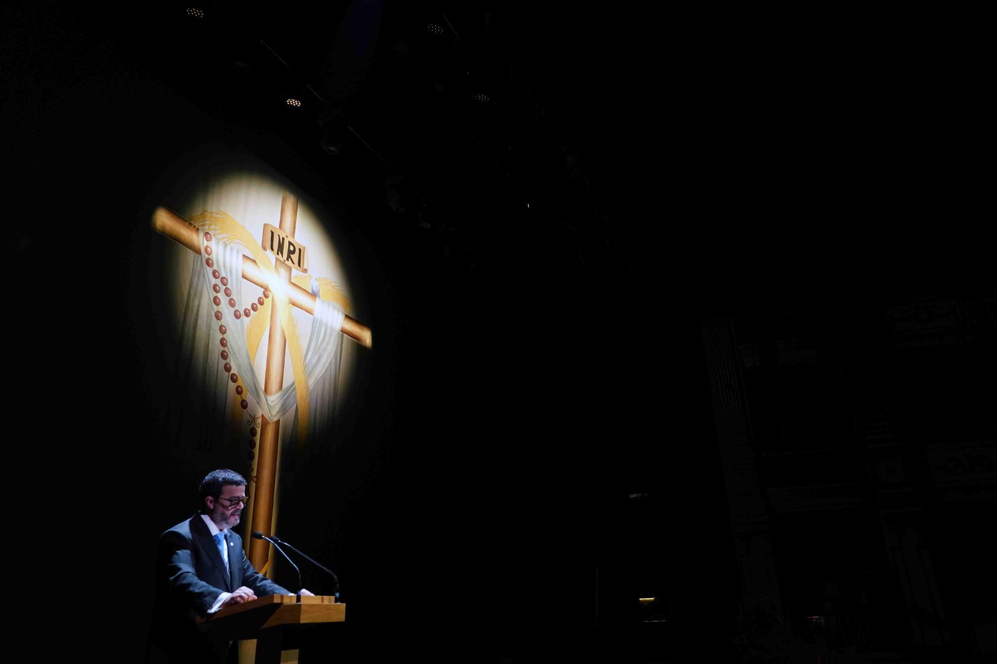 Imagen del pregón de Semana Santa a cargo de Augusto Pansard, en el Teatro Cervantes.