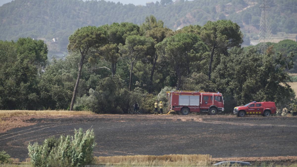 Estabilitzat l'incendi en un camp segat a Sant Fruitós de Bages