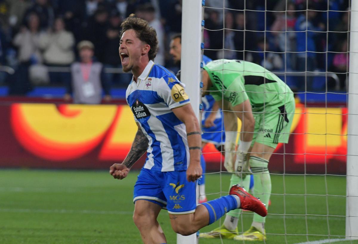 Mario Soriano celebra su gol al Mirandés