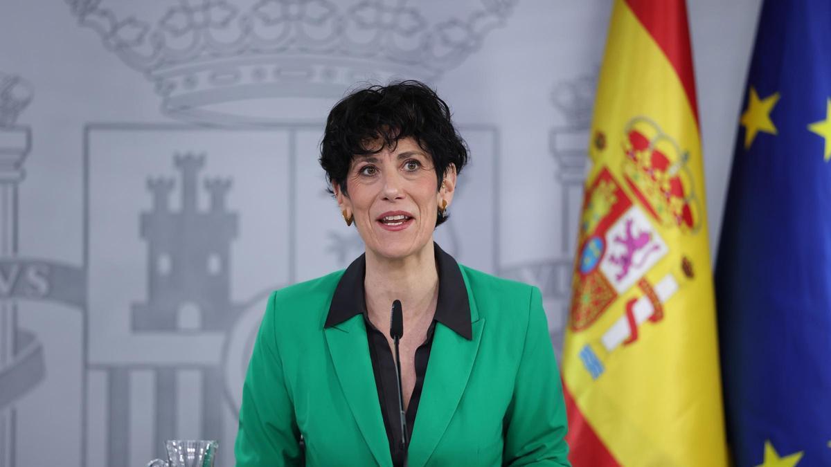 La ministra de Inclusión, Seguridad Social y Migraciones y portavoz del Gobierno, Elma Saiz, durante la rueda de prensa posterior al Consejo de Ministros, a 5 de mayo de 2026, en Madrid (España). El Gobierno ha aprobado hoy en Consejo de Ministros la ampl