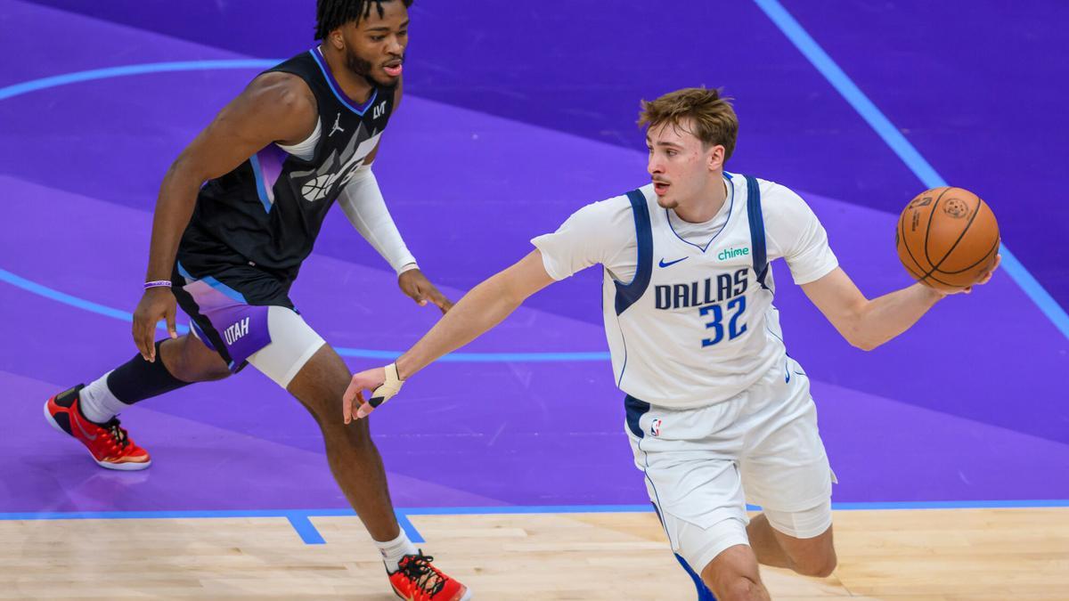 Cooper Flagg se convirtió en el jugador más joven de en anotar 40 puntos (fueron 42) en un partido de NBA