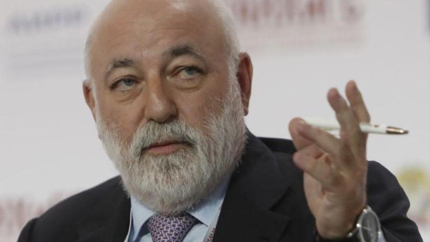This is Viktor Vekselberg, Putin's friend who has the megayacht 'Tango' docked in Palma