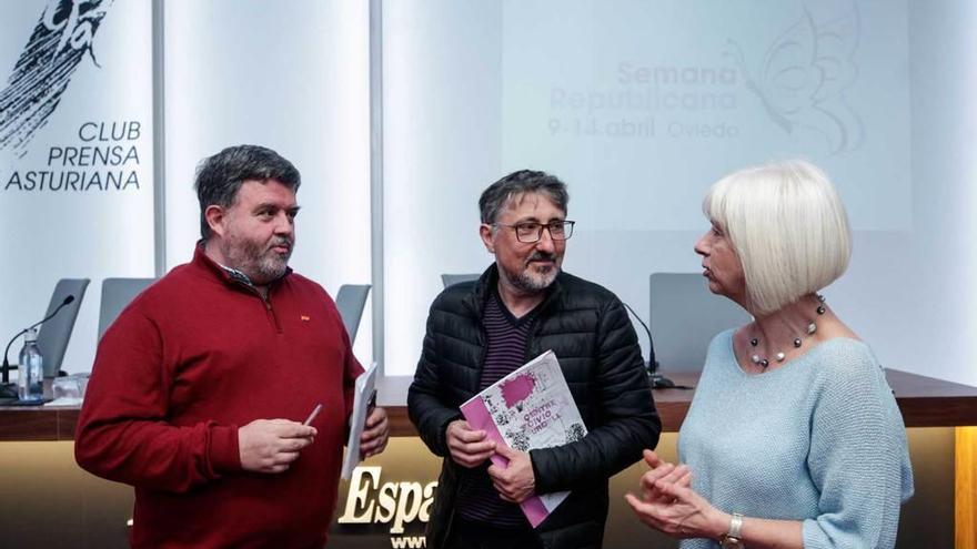 De izquierda a derecha, José Ángel Piquero, Pascual Serrano y Concha Masa, ayer, en el Club Prensa Asturiana.