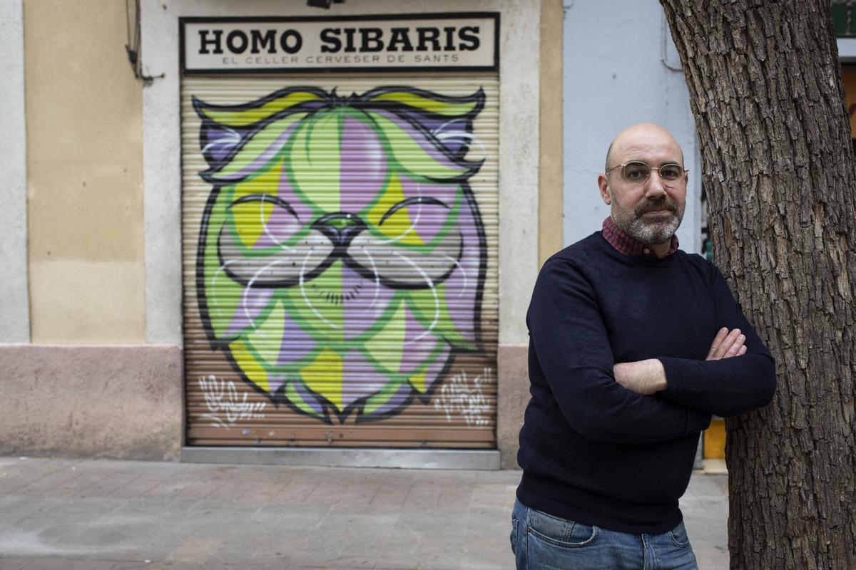 Barcelona, 25 de abril de 2025. Entrevista a Magí Garcia, miembro de La Sotana y referente de la comedia 'stand up' en catalán, que representa el espectáculo 'Quanta dignitat' en el Teatre Regina