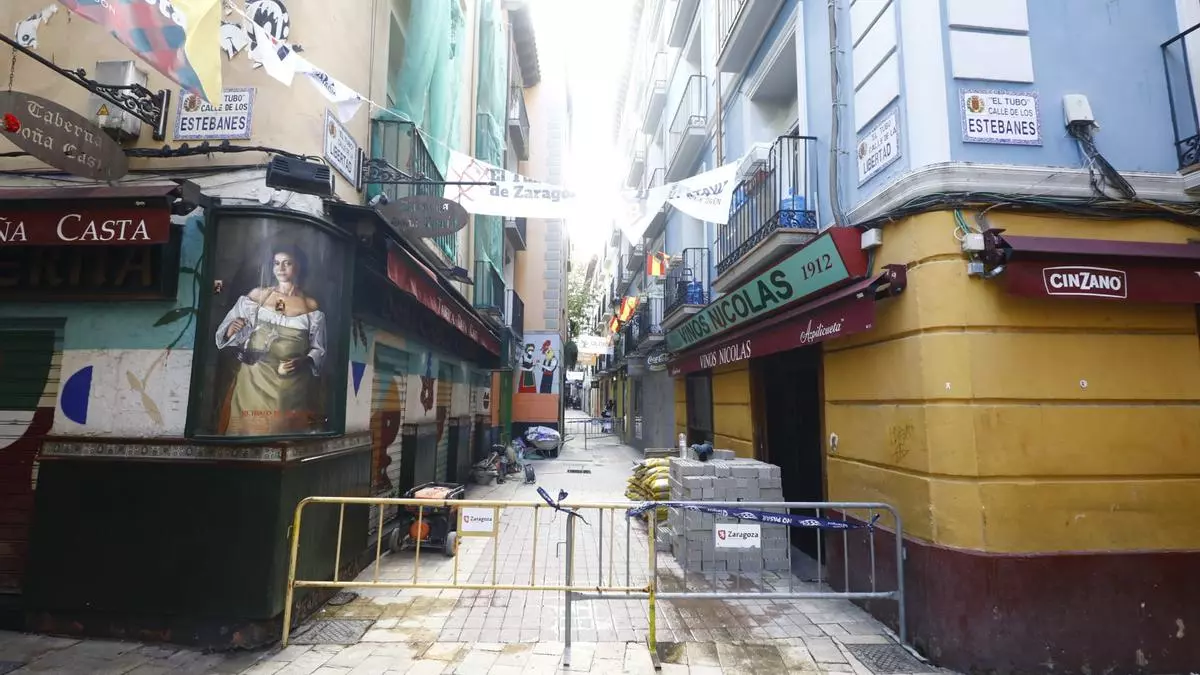 Los trabajos para rellenar la sima del Tubo y que vuelvan los vecinos se prolongarán durante una semana