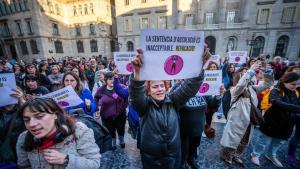 Manifestación en la Plaça Sant Jaume por la absolución de Alves